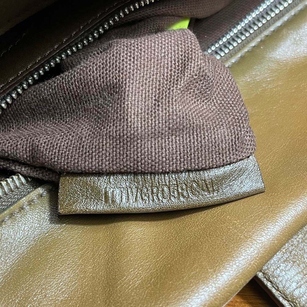 Burberry Brown and Tan Shoulder Bag beautiful. Vintage. Large - Picture 9 of 16